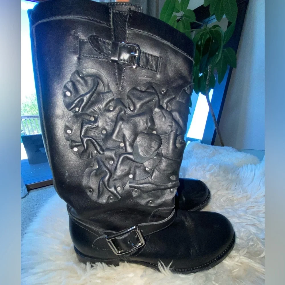 HOST PICK!! 🥳Valentino Unveils: Exquisite Leather Mid-Calf Moto Boots 🖤👢🌹 - Picture 5 of 8